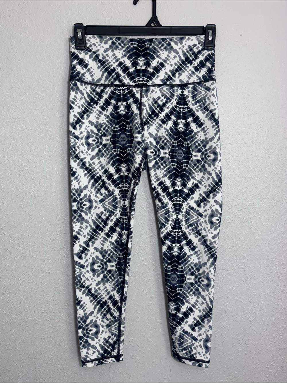 Victoria's Secret Sport Blue, Black & White Tie-Dye Pattern Leggings